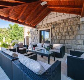 Spacious 5 bedroom villa with Pool in Gruz-Lapad, Sleeps 9